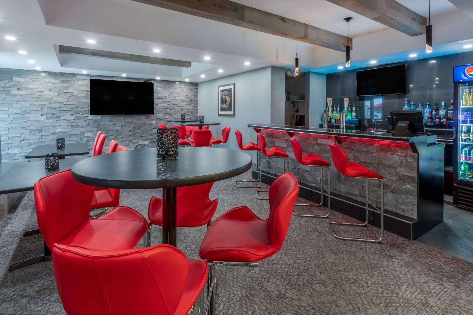 Microtel Inn & Suites By Wyndham - Timmins Exterior photo